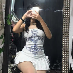 A Sleeveless One-Piece Strapless Short Dress