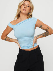 A Sleeveless Pleated Blouse With A slanted Collar