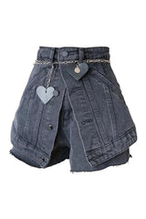 Schwarze Jeansshorts mit Ketten