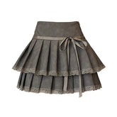 Plissierter Minirock aus Spitze mit Schleife