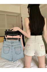 Hot Shorts mit Schmetterlingsstickerei