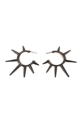 Creolen aus Metall mit Kegelnieten