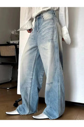 Distressed-Jeans mit weitem Bein und heller Waschung