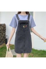 Kleid mit bestickten Taschenträgern