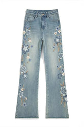 Jeans mit Blumenwiese-Stickerei