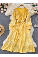 Robe brodée à manches longues de style français