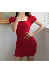 Mini-robe gothique à manches courtes