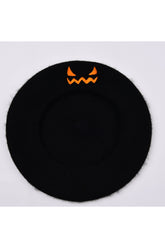 Baskenmütze mit Kürbisstickerei in Grimace-Optik