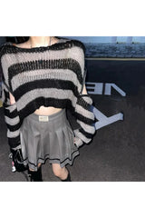 Kurzer Pullover mit Grunge-Streifen