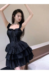 Schwarzes Kleid im Lolita-Stil
