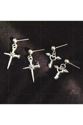 Ohrstecker mit Herzflügeln aus Metall