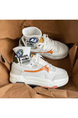 Sneaker in verschiedenen Farben