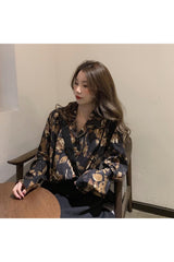 Übergroßes dunkles Boho-Hemd