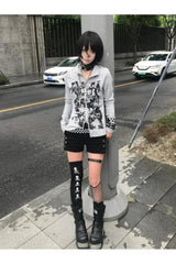 Reißverschlussjacke mit Punkrock-Grafik