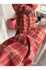 Rotes Karohemd im Streetstyle