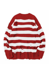 Herbstlicher gestreifter zerrissener Pullover