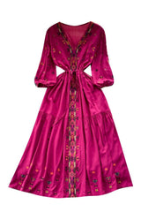 Sommerkleid im ethnischen Stil mit Stickerei und V-Ausschnitt