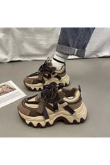 Turnschuhe mit dicker Sohle