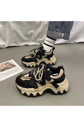 Turnschuhe mit dicker Sohle