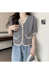 Kurzes Hemd mit V-Ausschnitt