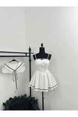 Viktorianisches Spitzenkleid mit Fliege