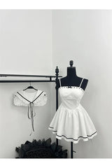 Viktorianisches Spitzenkleid mit Fliege