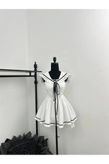 Viktorianisches Spitzenkleid mit Fliege