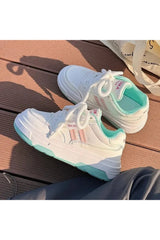 Weiße Plateau-Sneakers