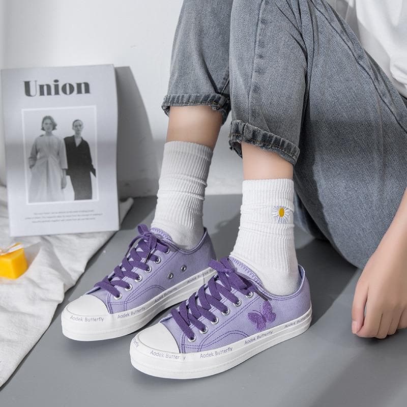 Embroidery Butterfly Low Lacing Canvas Sneakers