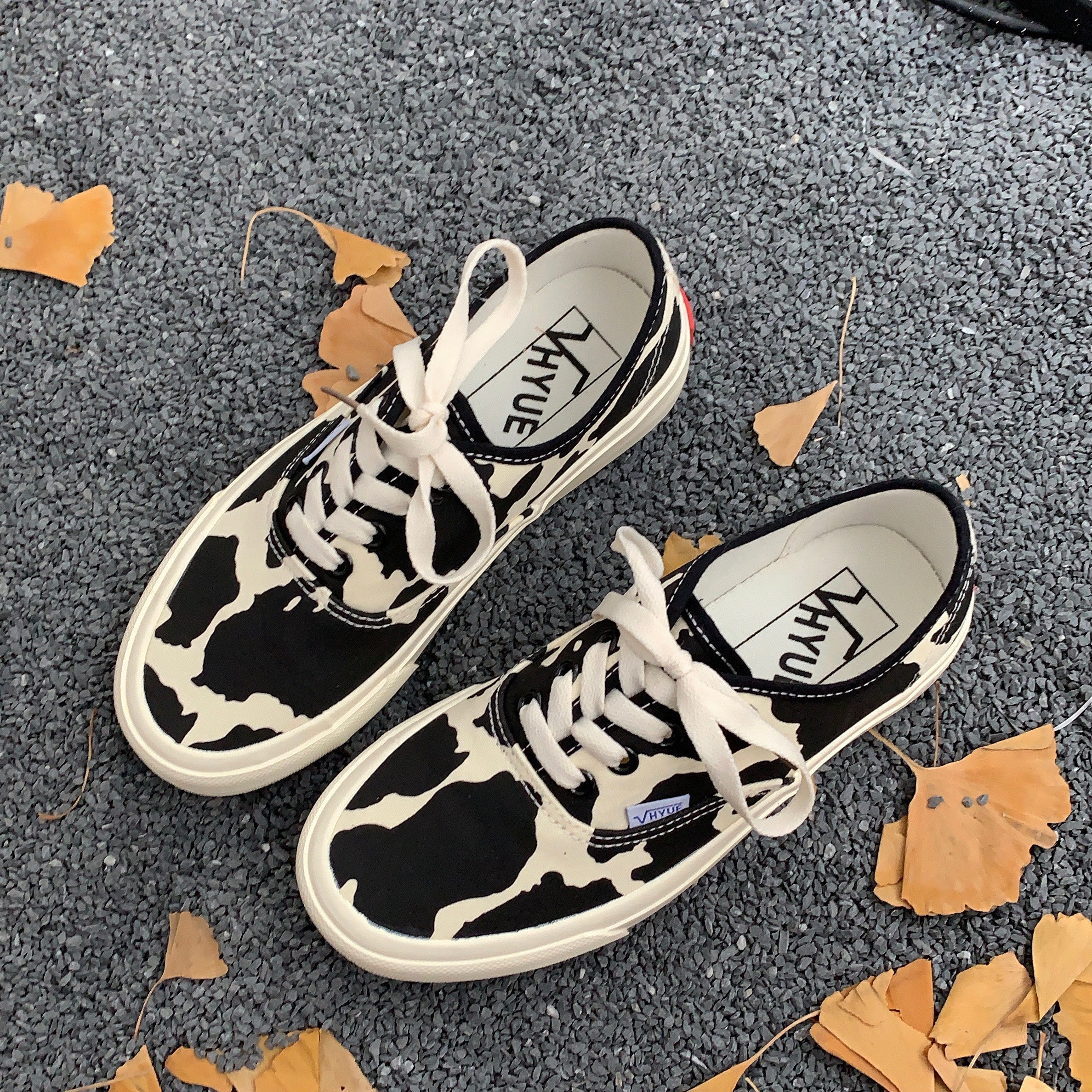 Cow Canvas Black White Shoes BE788