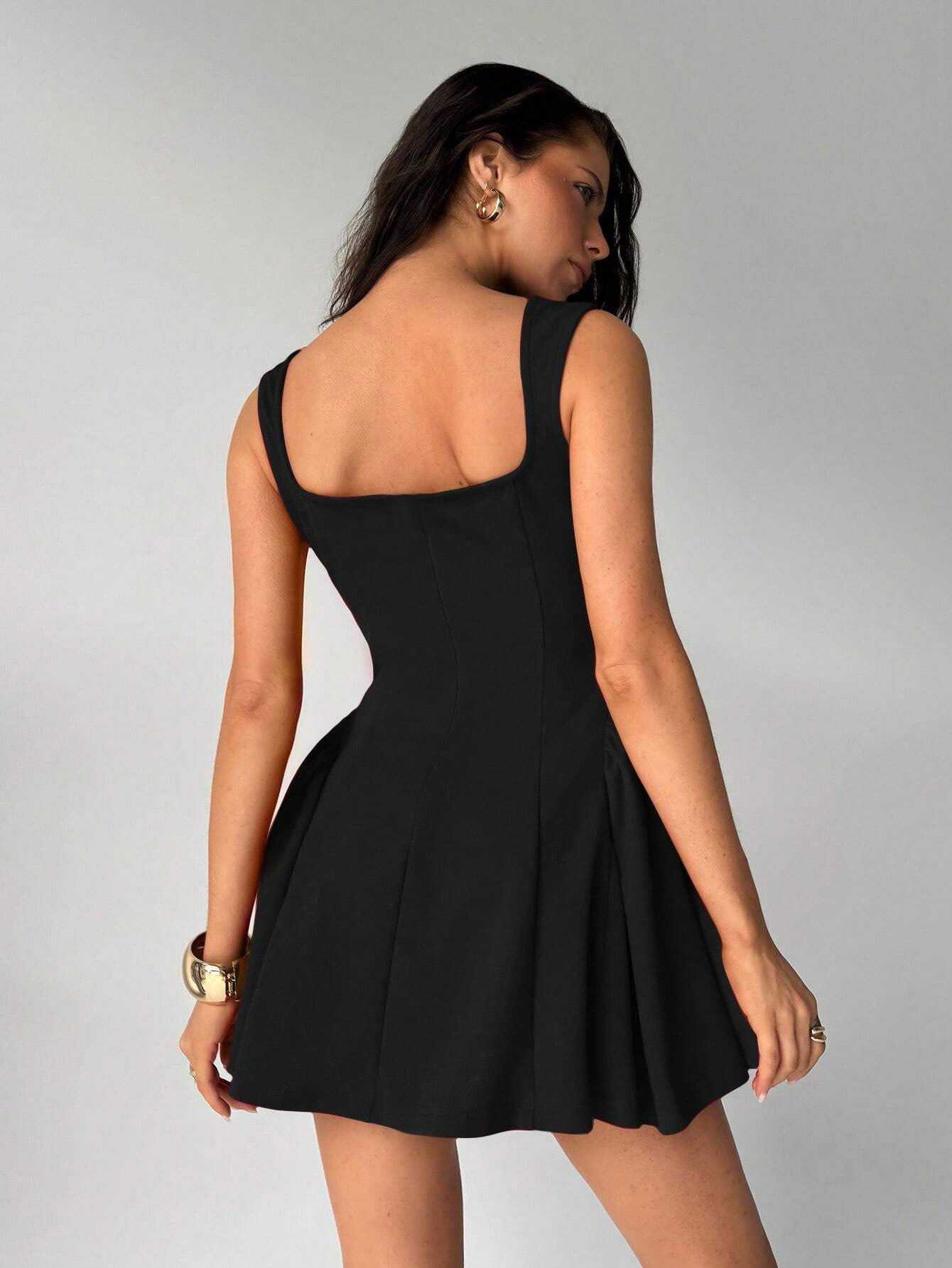 Square neck sleeveless suspender dress