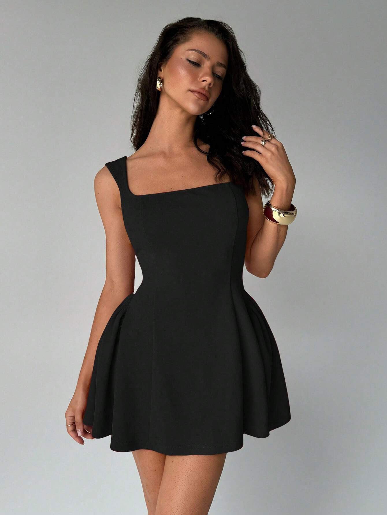 Square neck sleeveless suspender dress