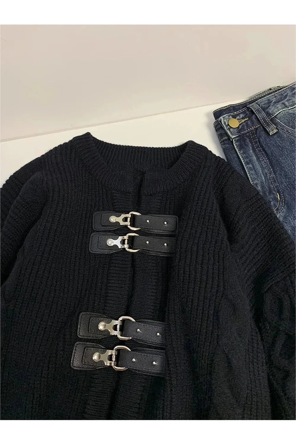 Fall Buckled Cable Knit Cropped Sweater