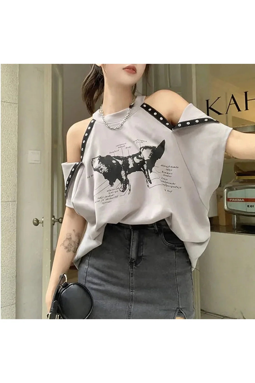 Chain Print Off-Shoulder T-Shirt