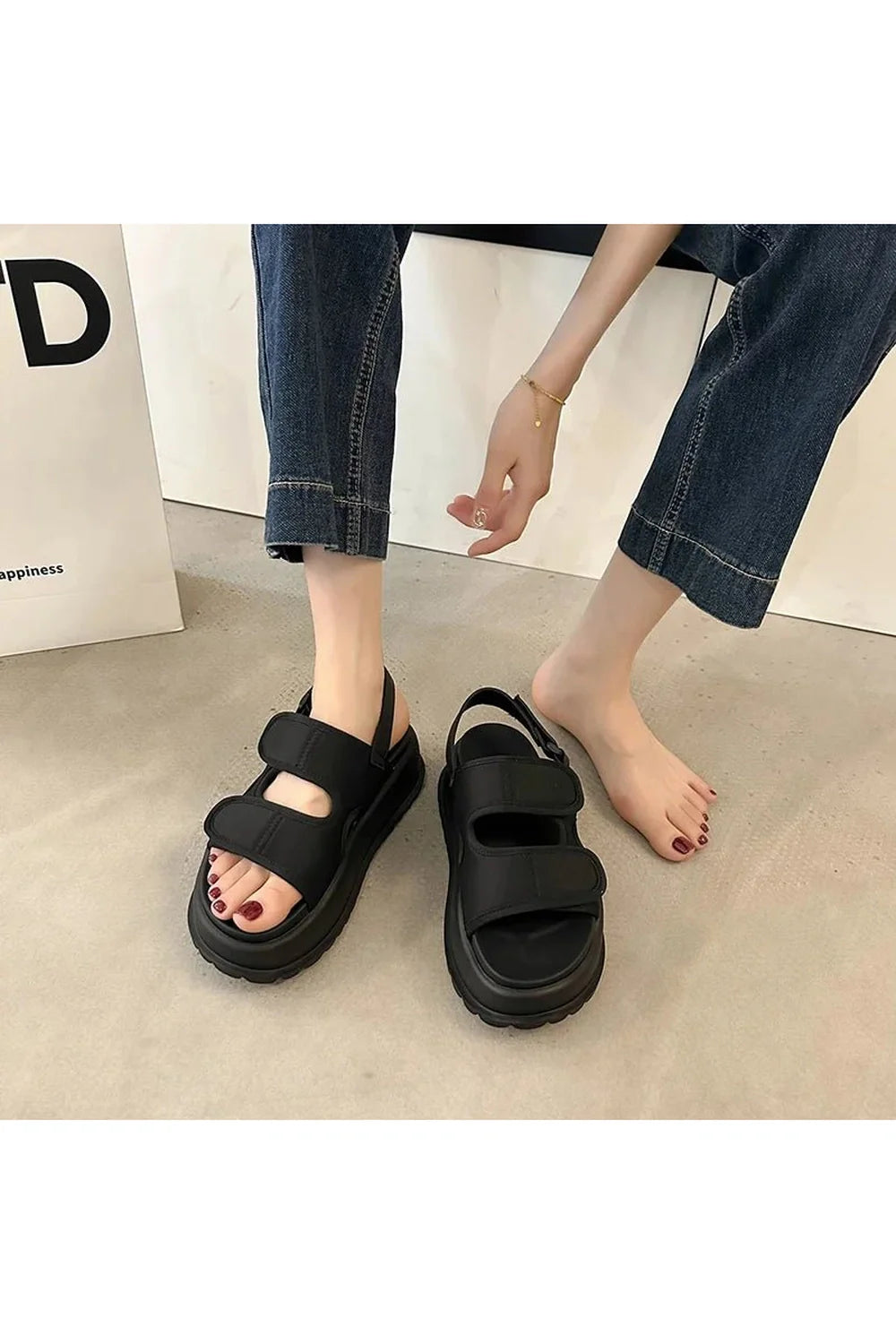 Sandalen mit klobigem Klettverschluss