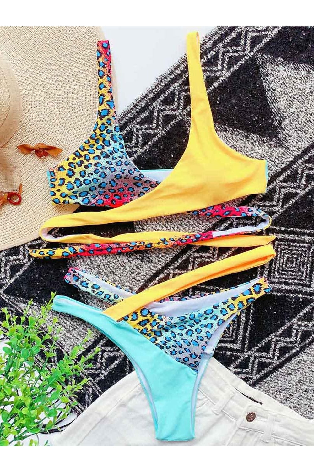 Contras Colors Baddie Swimsuit