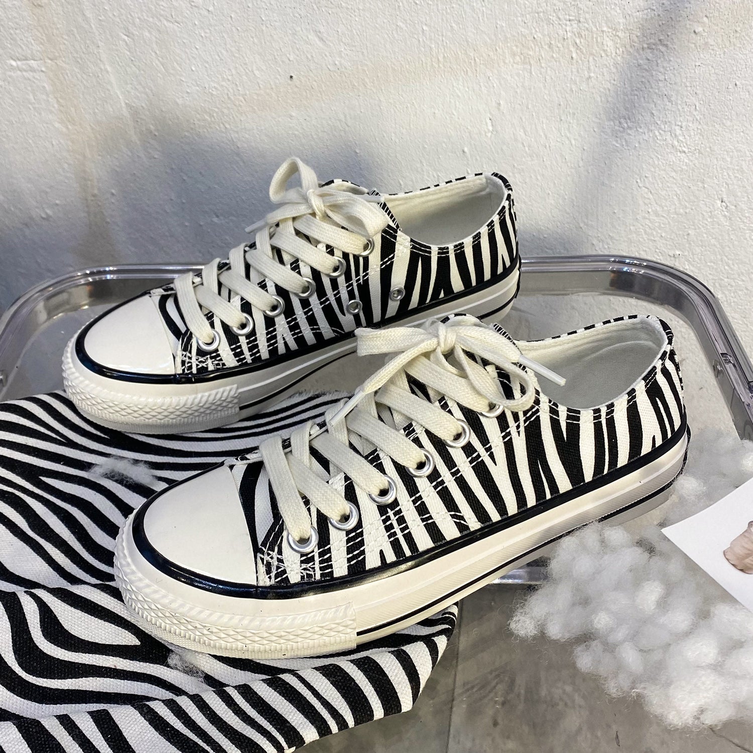 Zebra Canvas Black White Shoes BE786