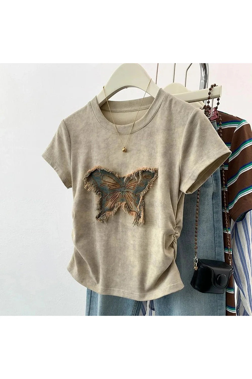 Haut à patch papillon effiloché