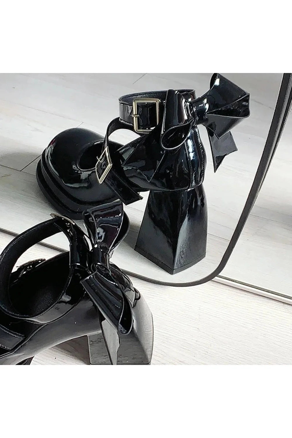 Glossy Bow Accent Platform Shoes