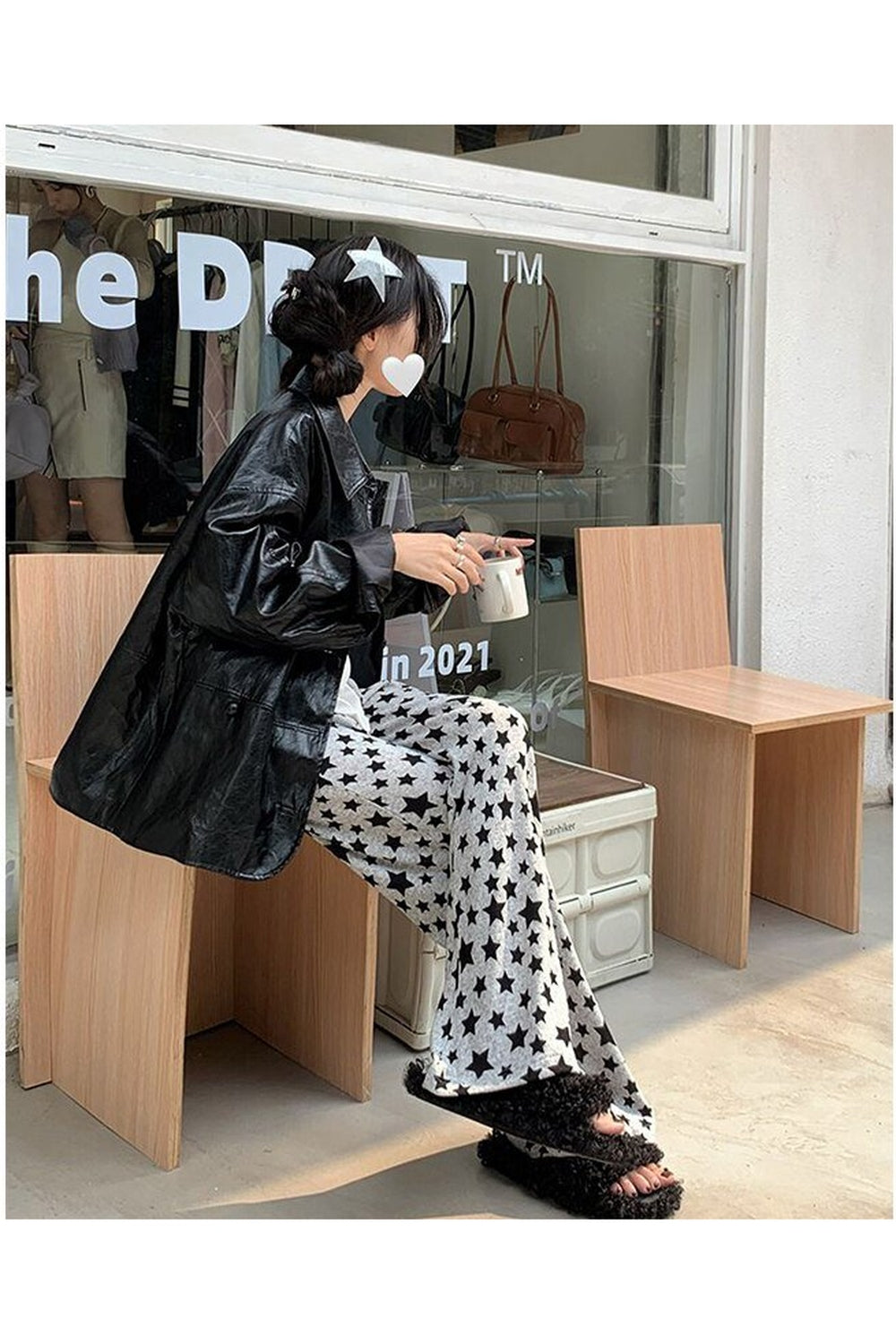 Pantalon évasé à imprimé étoiles grunge