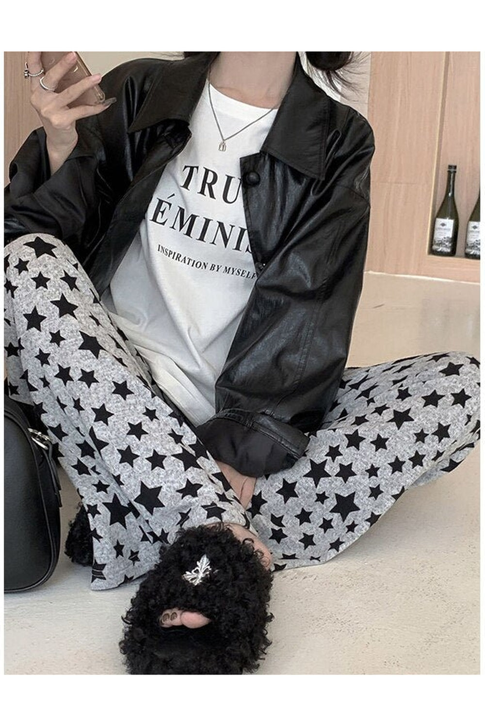 Pantalon évasé à imprimé étoiles grunge
