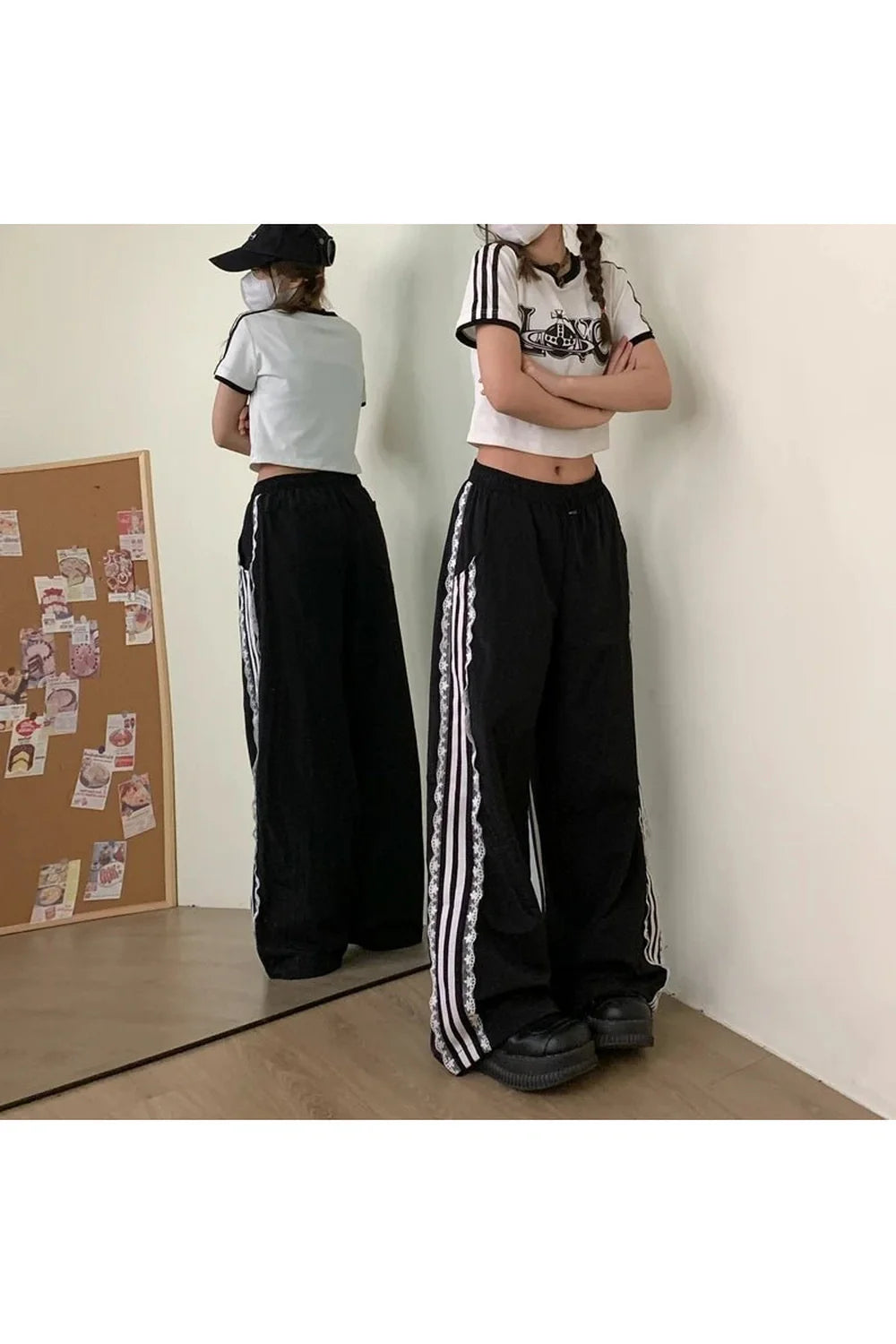 Gestreifte Hose mit weitem Bein und Spitzenbesatz