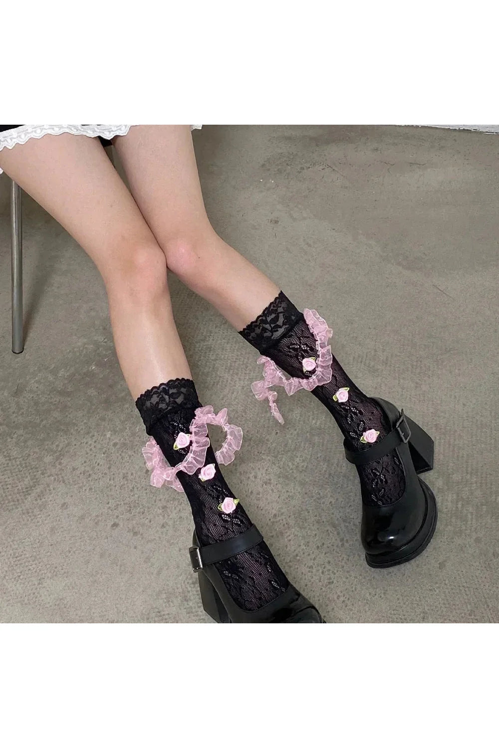 Medium Tube Rose Lace Socks