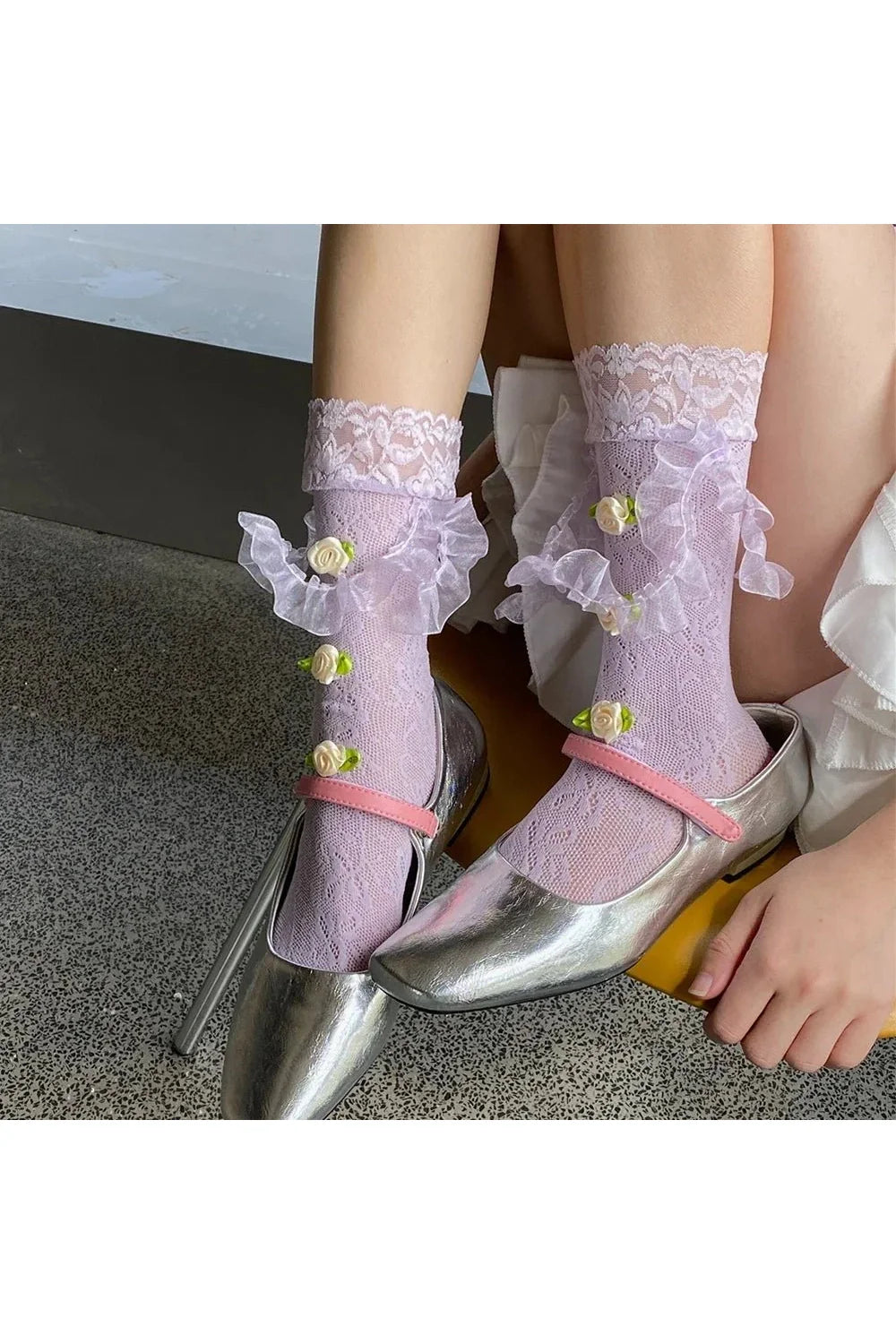 Medium Tube Rose Lace Socks