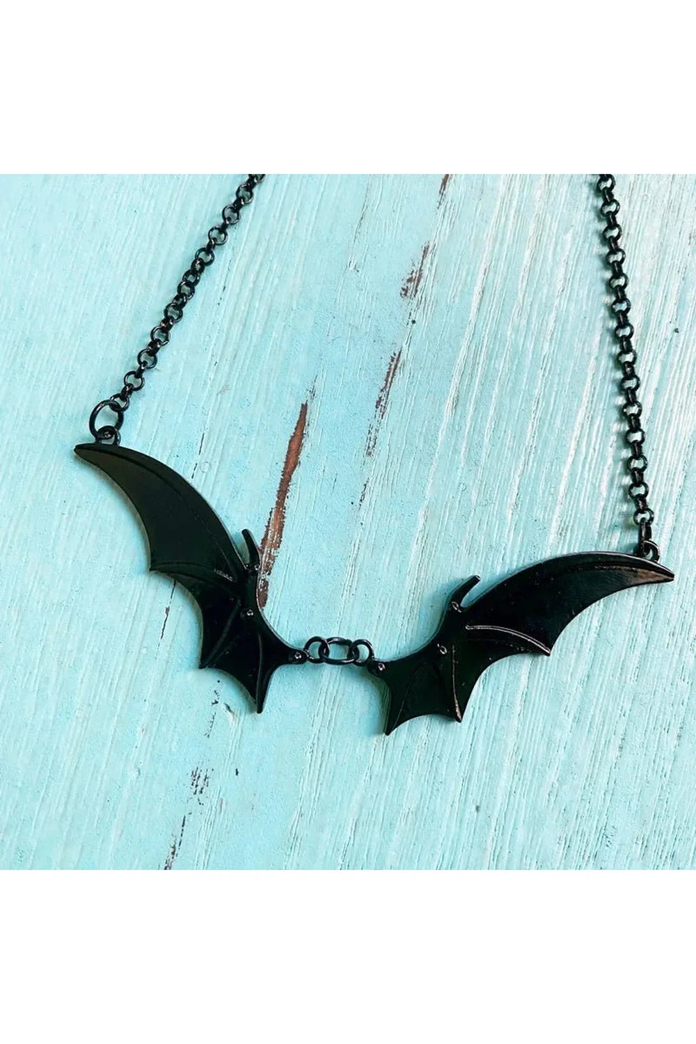 Collier aile de chauve-souris de minuit