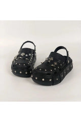 Chaussons à plateforme et rivets punk