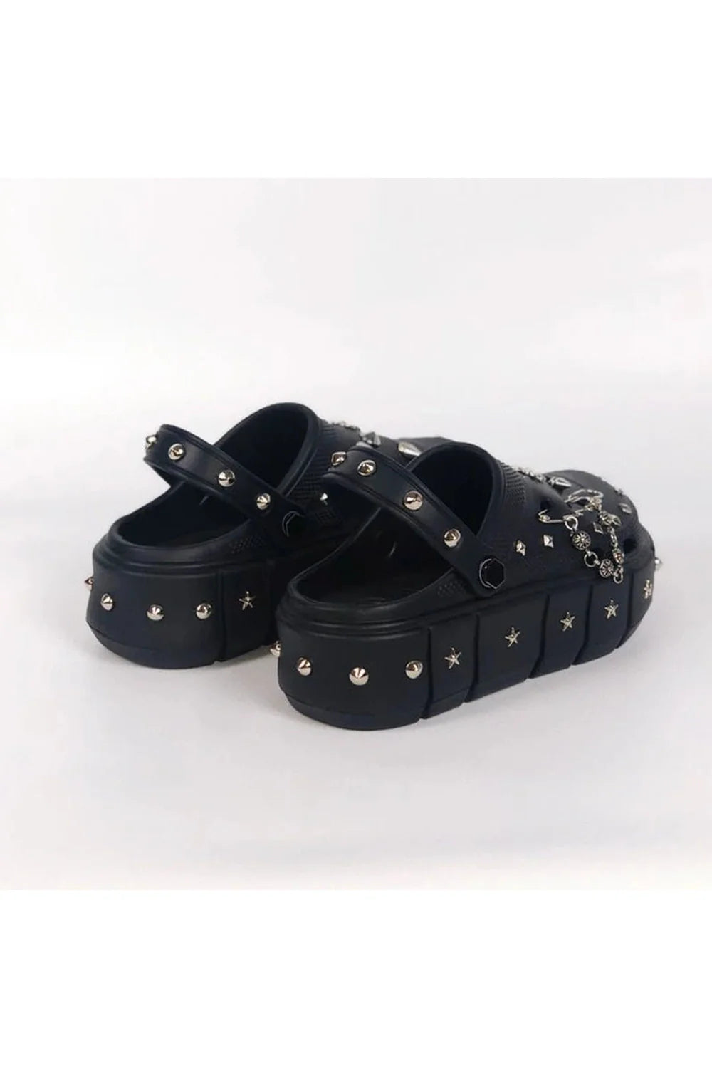 Chaussons à plateforme et rivets punk
