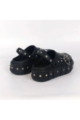 Chaussons à plateforme et rivets punk