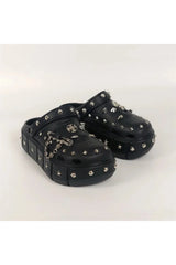 Chaussons à plateforme et rivets punk