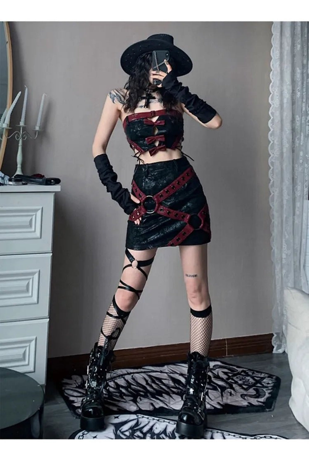 Mini-jupe en cuir PU rouge et noir
